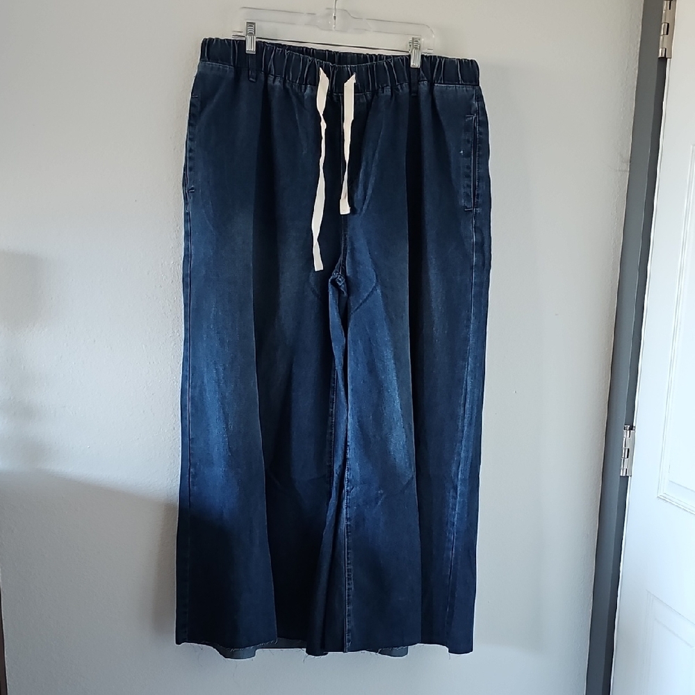 ●●SUPER WIDE LEG PULL ON JEANS SIZE 2XL AND 3XL NWOT●●